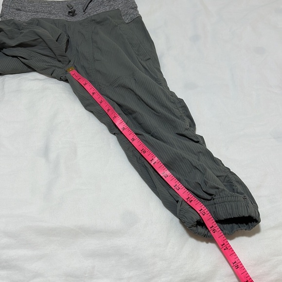 Ivivva by Lululemon Live To Move Crops Slate Heathered Grey Ruched Joggers - Picture 11 of 11